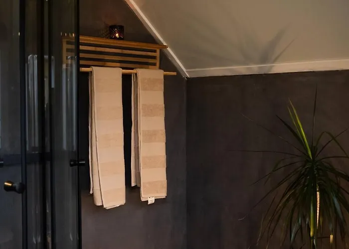 Lejlighed Charming In Central *